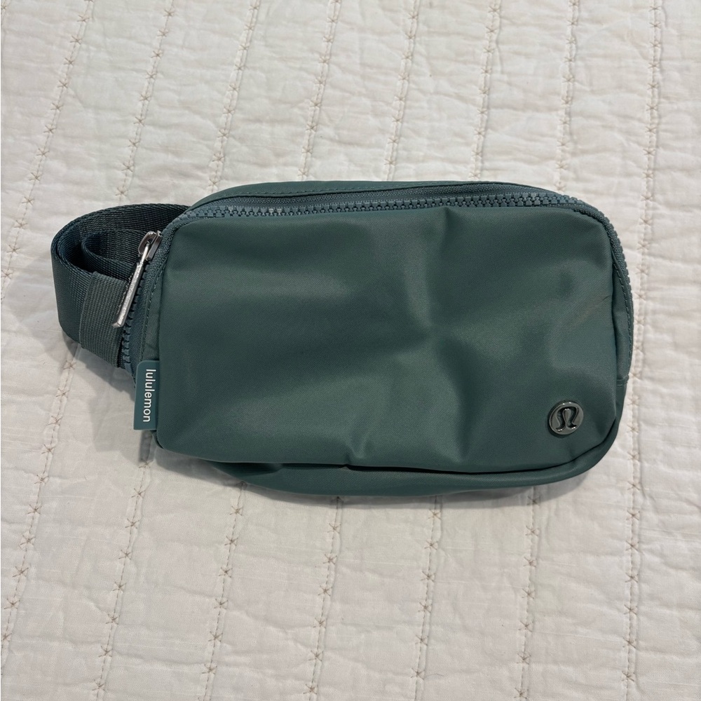 Lululemon Everywhere Belt Bag 1L